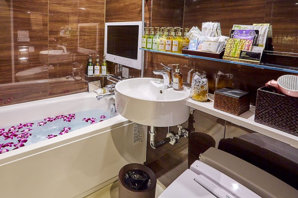 Petit Bali Ikebukuro - Adults Only Standard Double Room, 1 Queen Bed, Refrigerator & Microwave 3