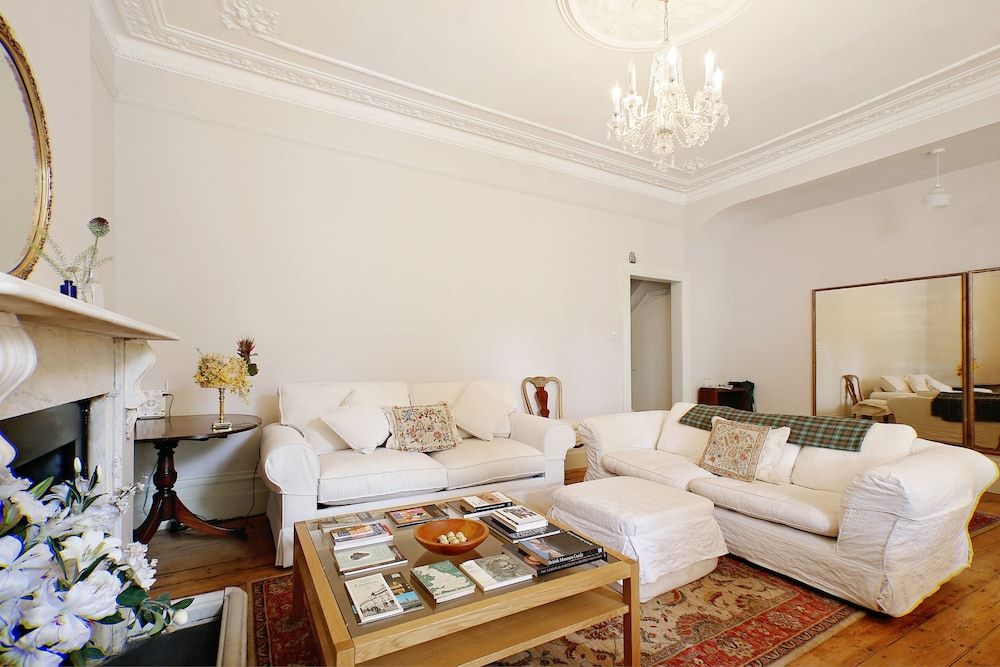 Classic Beautiful Apartment One-Bedroom Apartment 7