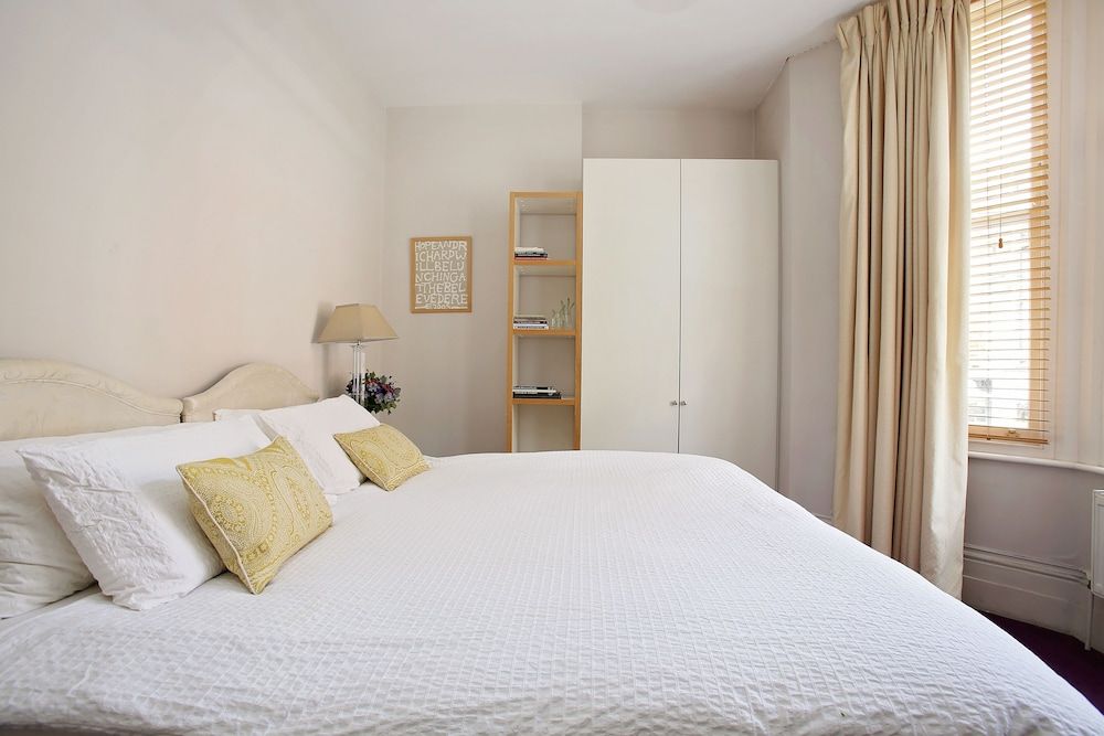 Classic Beautiful Apartment One-Bedroom Apartment 4