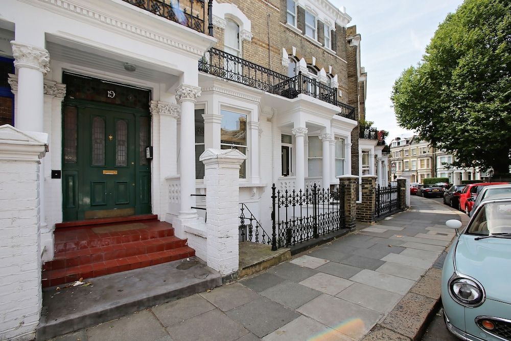 undefined Classic Beautiful Apartment 2