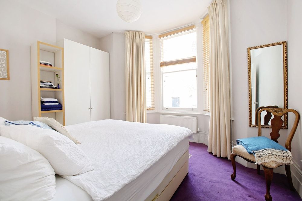 Classic Beautiful Apartment One-Bedroom Apartment 5