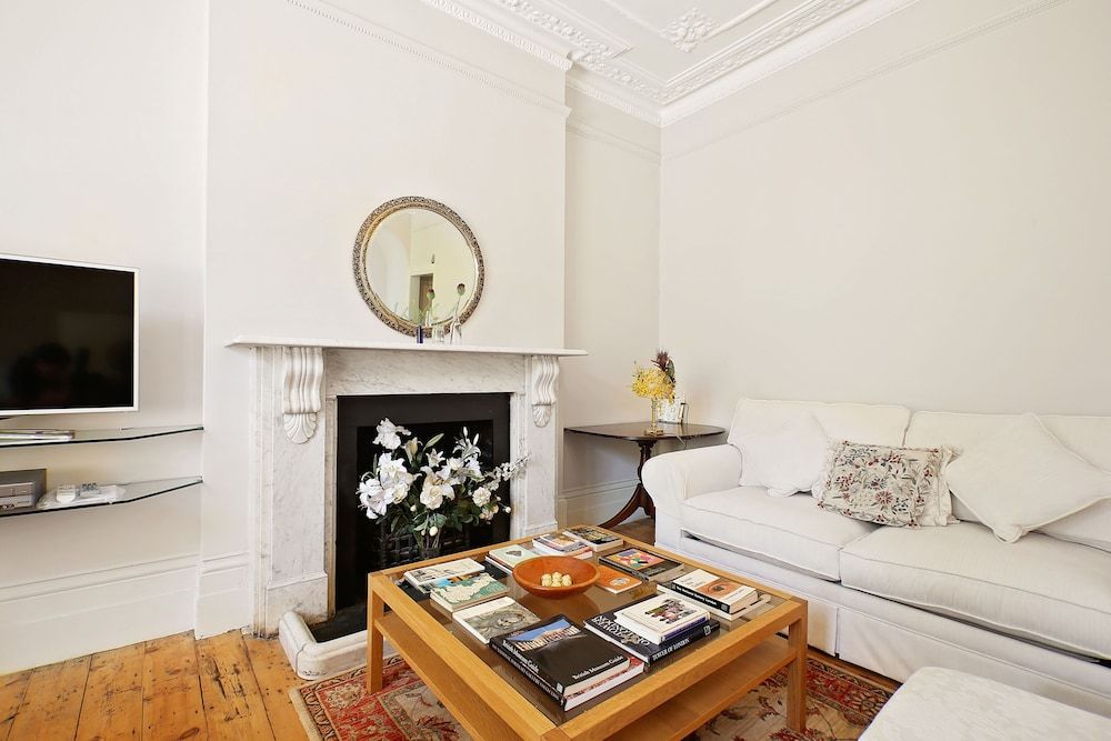 Classic Beautiful Apartment One-Bedroom Apartment 15