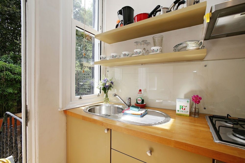 Classic Beautiful Apartment One-Bedroom Apartment 8