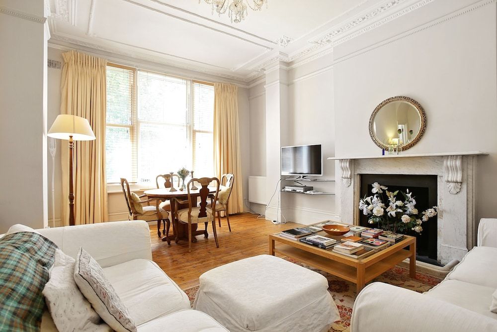 Classic Beautiful Apartment One-Bedroom Apartment 21