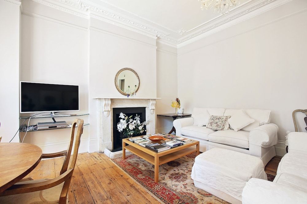 Classic Beautiful Apartment One-Bedroom Apartment 17