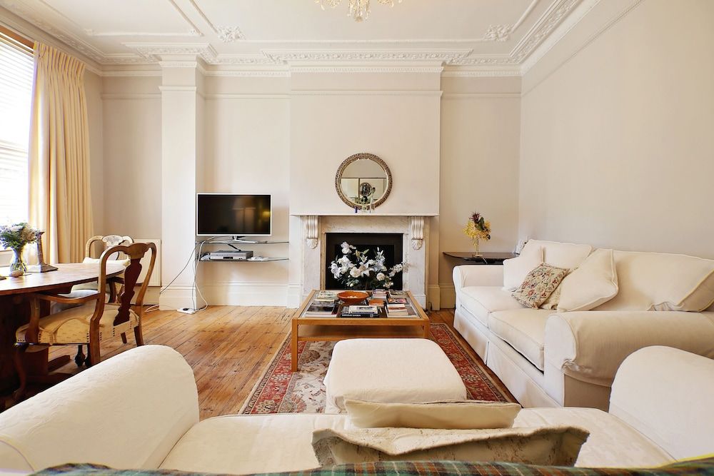 Classic Beautiful Apartment One-Bedroom Apartment 16