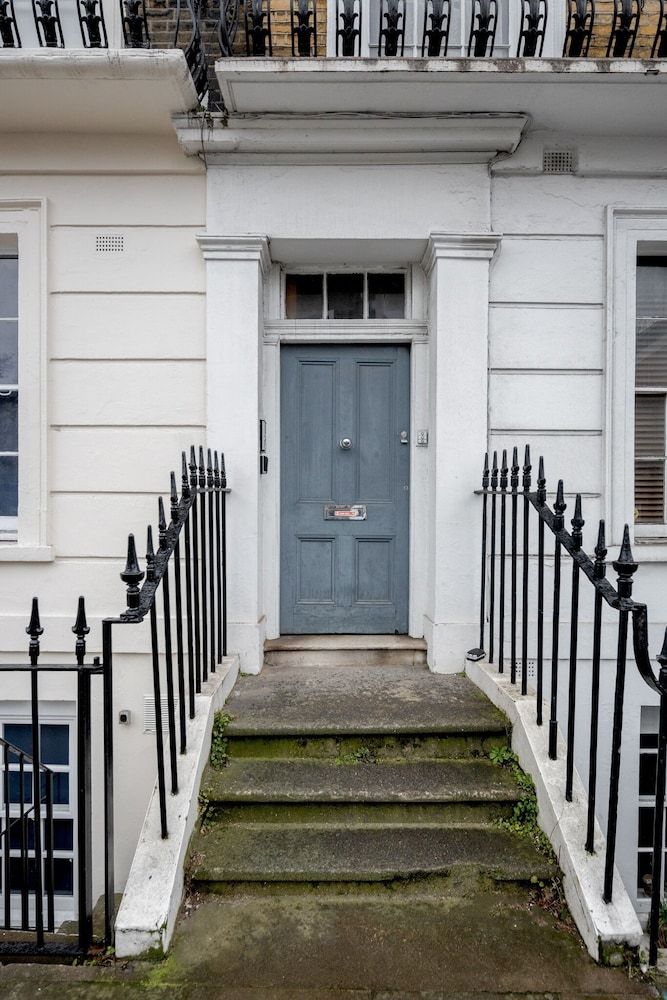 undefined Stunning 2 Bedroom Duplex Apt in Center of Camden 3