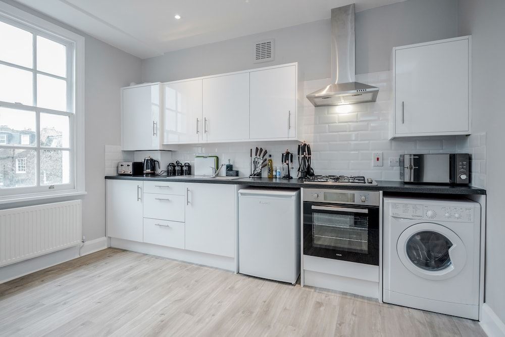 Stunning 2 Bedroom Duplex Apt in Center of Camden Club Suite 10