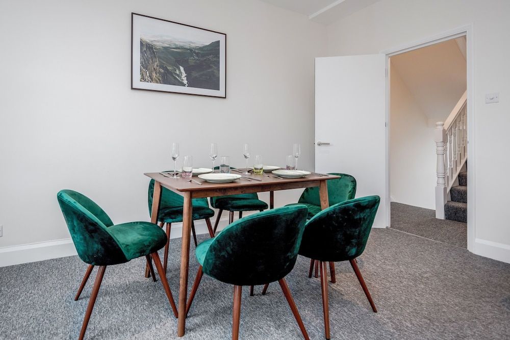 Stunning 2 Bedroom Duplex Apt in Center of Camden Club Suite 9