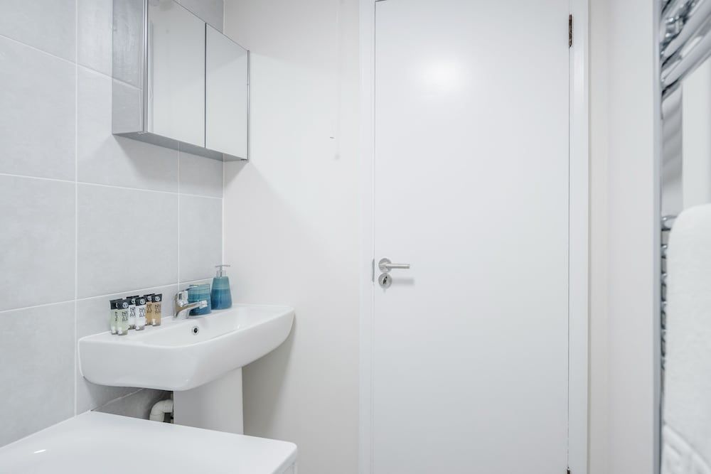 Stunning 2 Bedroom Duplex Apt in Center of Camden Club Suite 19