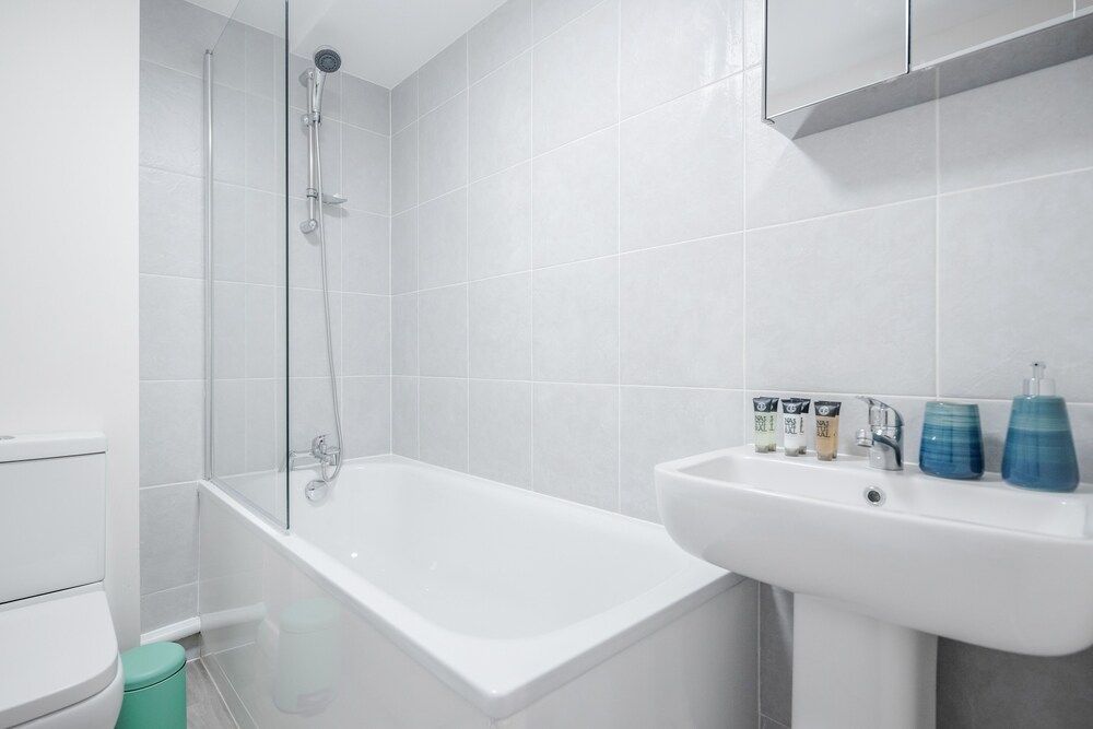 Stunning 2 Bedroom Duplex Apt in Center of Camden Club Suite 17