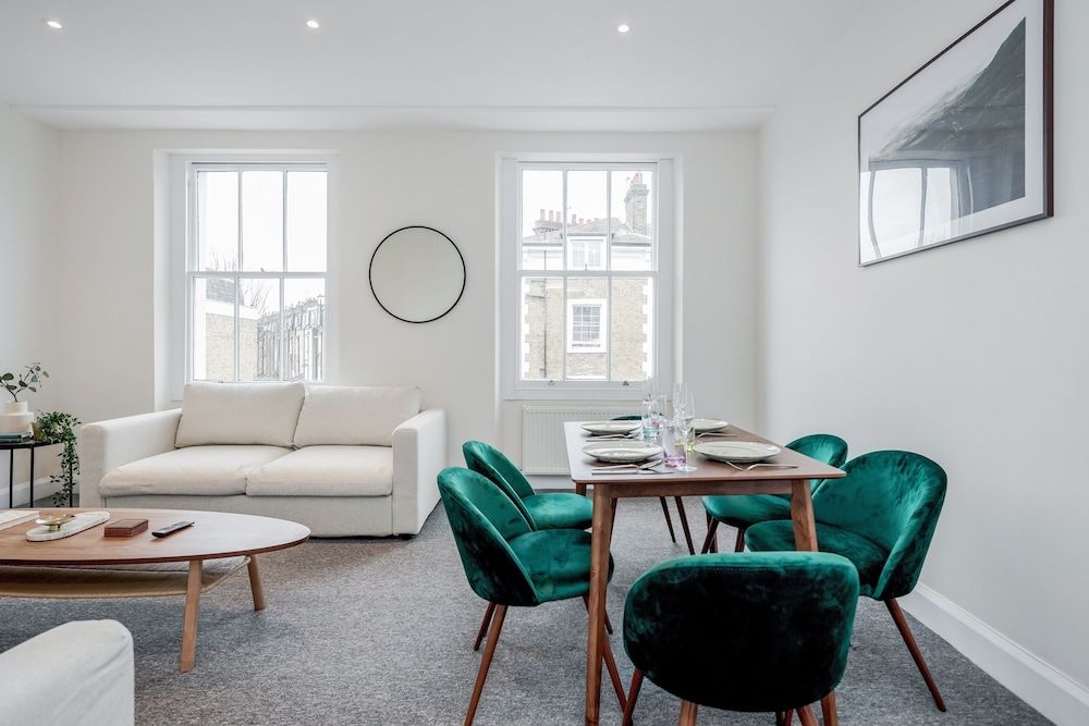 Stunning 2 Bedroom Duplex Apt in Center of Camden Club Suite 14