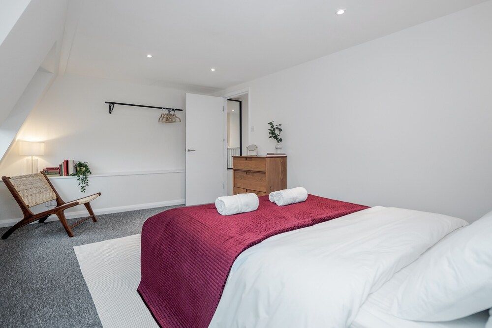 undefined Stunning 2 Bedroom Duplex Apt in Center of Camden 5