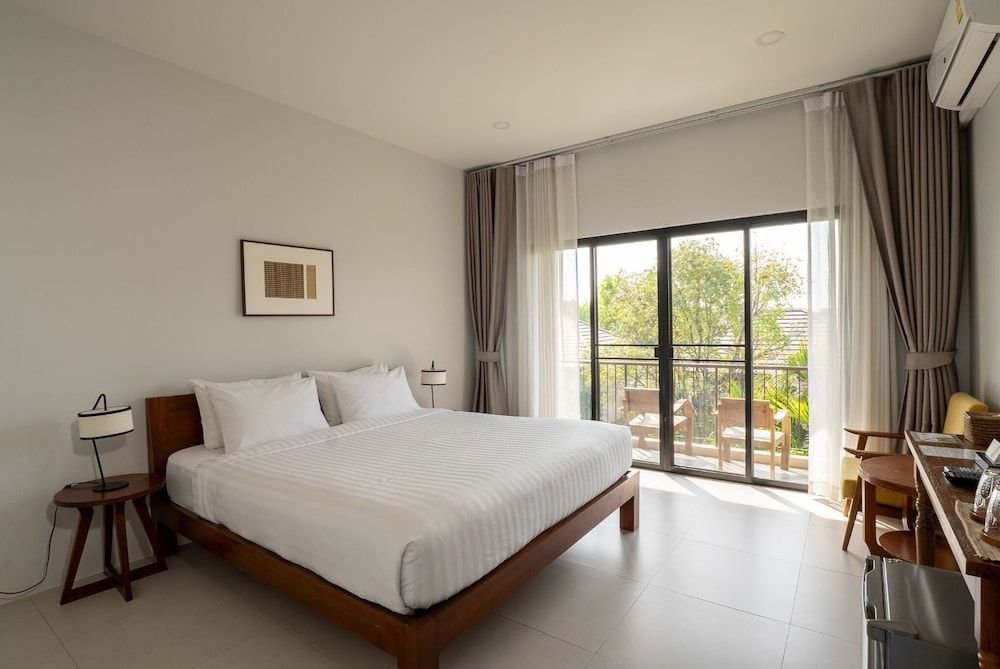 Ploen Pirom Cozy Deluxe King Bed 3