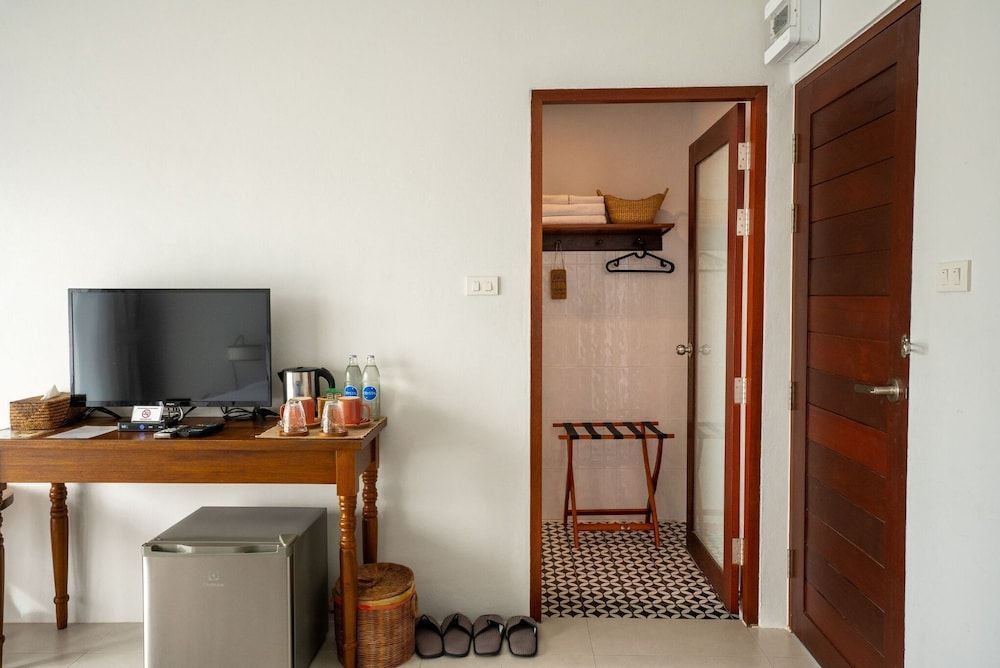 Ploen Pirom Cozy Deluxe King Bed 8