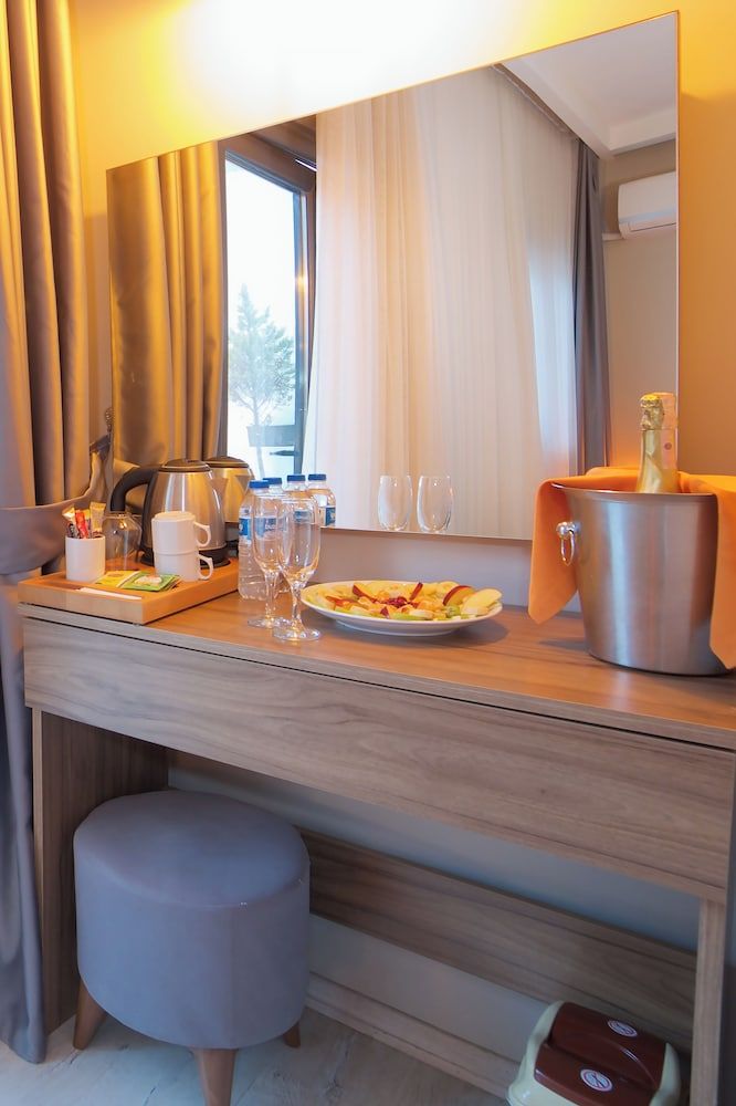 La Vida Hotel Deluxe Double Room with Terrace 9