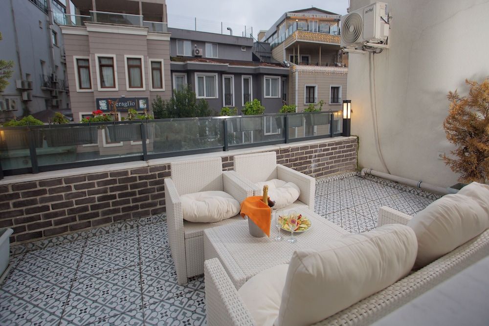 La Vida Hotel Deluxe Double Room with Terrace 6