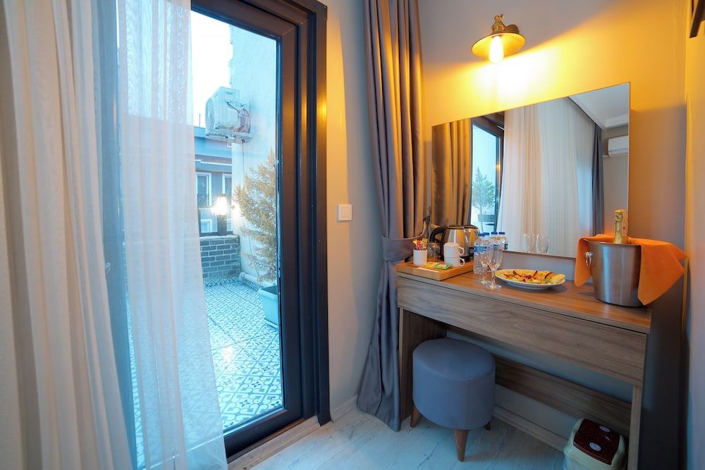 La Vida Hotel Deluxe Double Room with Terrace 10