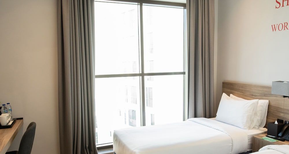 Kingsgate Hotel Al Jaddaf Standard Twin Room (includes 25% off F&B) 4