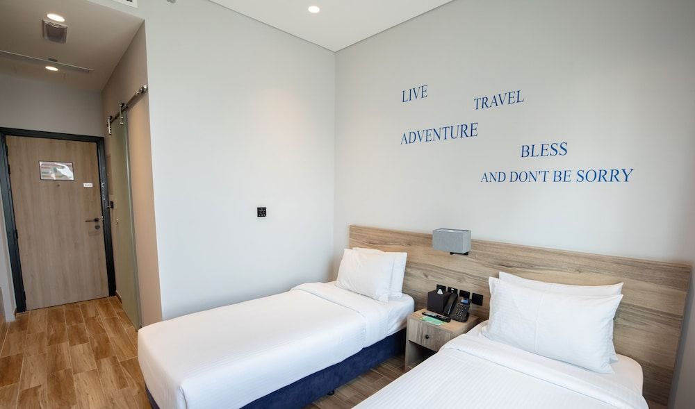 Kingsgate Hotel Al Jaddaf Standard Twin Room (includes 25% off F&B) 3