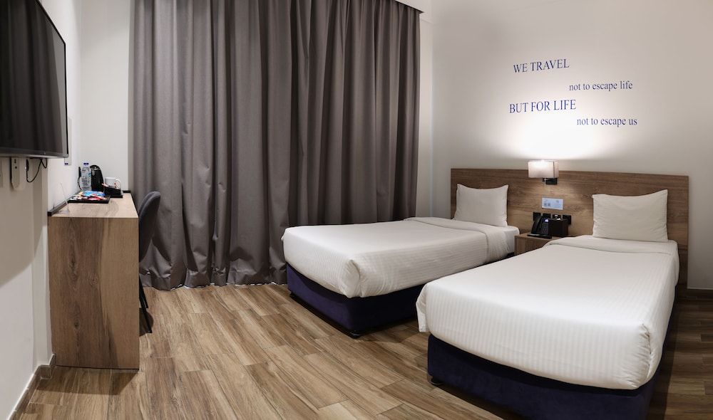 Kingsgate Hotel Al Jaddaf Standard Twin Room (includes 25% off F&B)