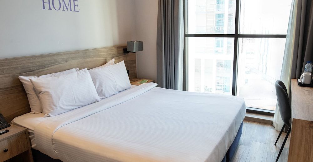 Kingsgate Al Jadaf by Millennium Hotels Standard Room, 1 King Bed (includes 25% off F&B) 3