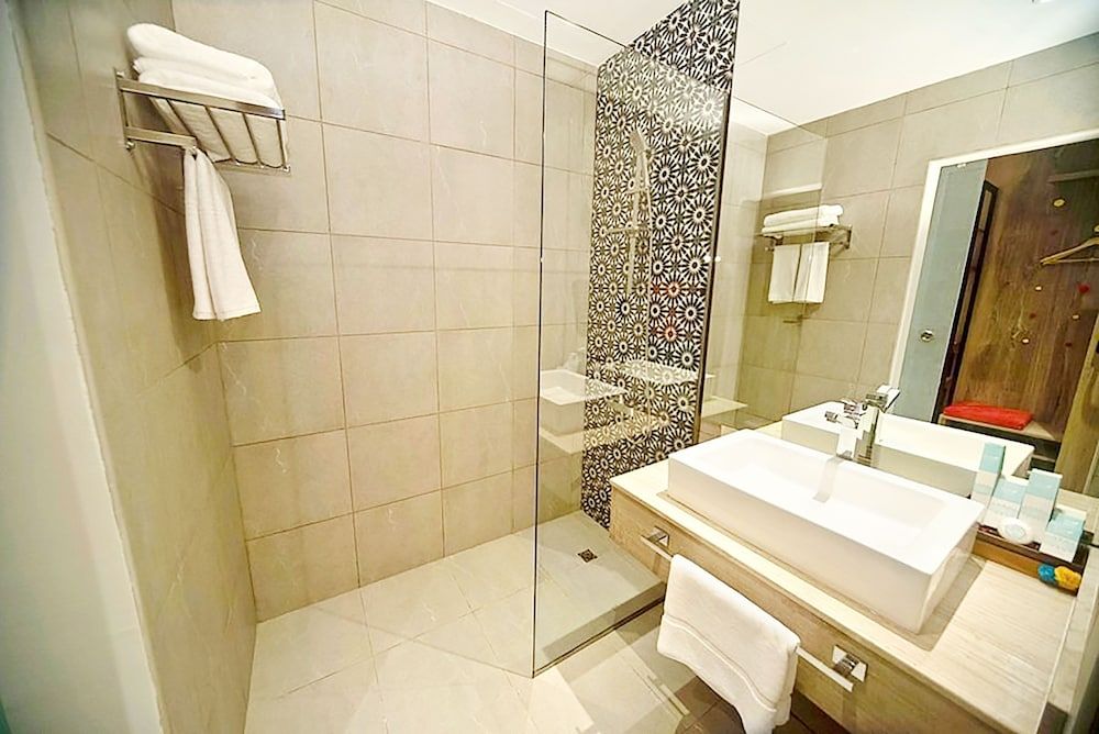 Kingsgate Al Jadaf by Millennium Hotels Standard Room, 1 King Bed (includes 25% off F&B) 4