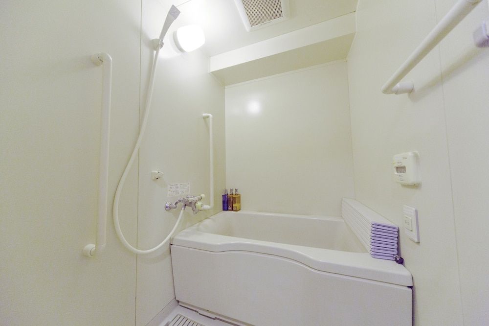 Deep Soaking Bathtub