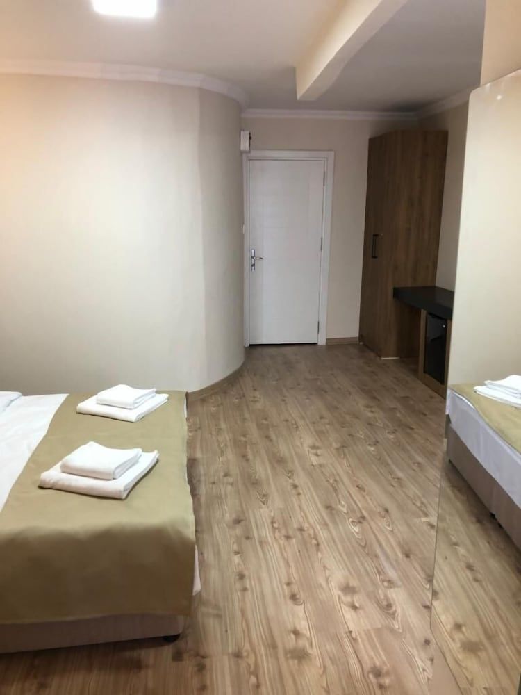 Taksim 8 Suites Standard Triple Room 3
