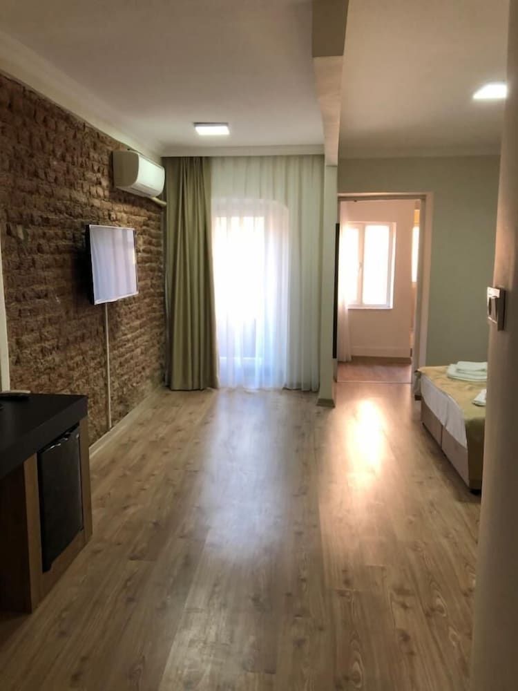 Taksim 8 Suites Standard Triple Room 6