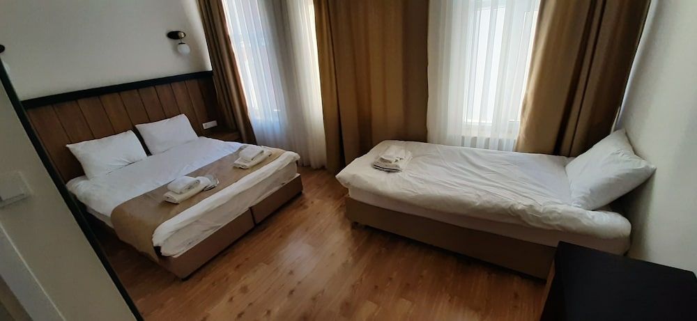 Taksim 8 Suites Standard Triple Room 2