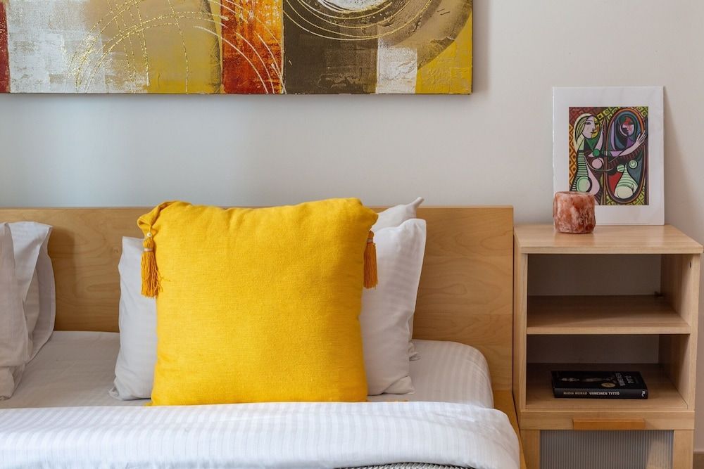 undefined Splendid 2BR Apartment in Downtown Dubai! 9