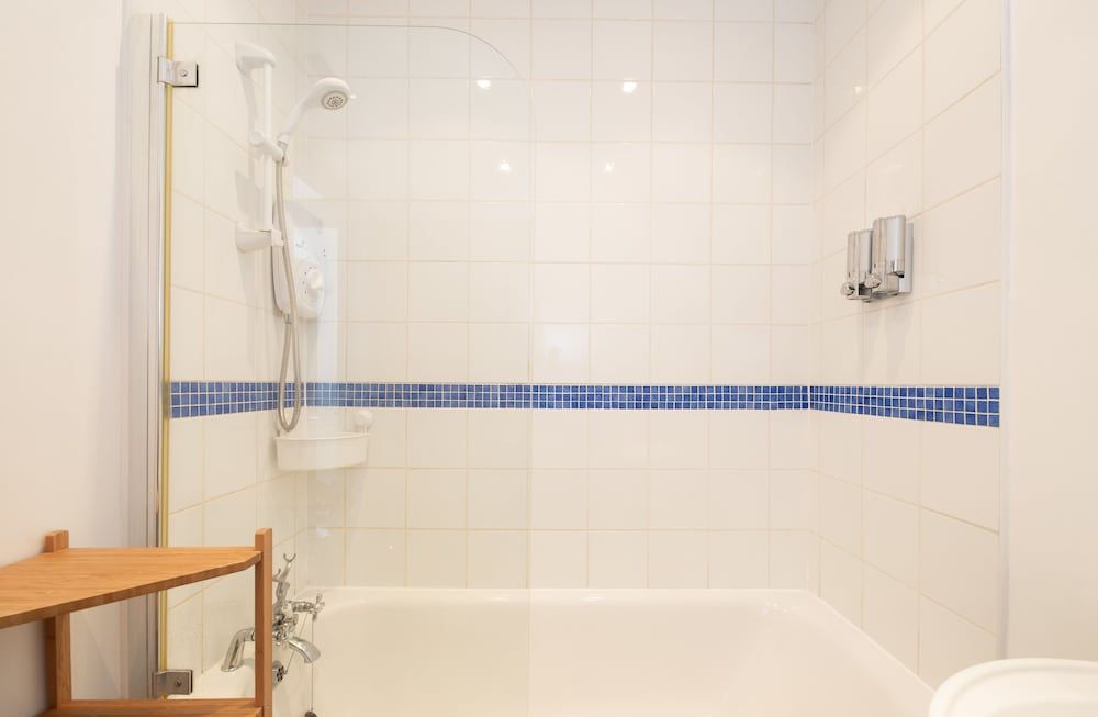 Thrive Apartments Clapham Junction Business Apartment 4