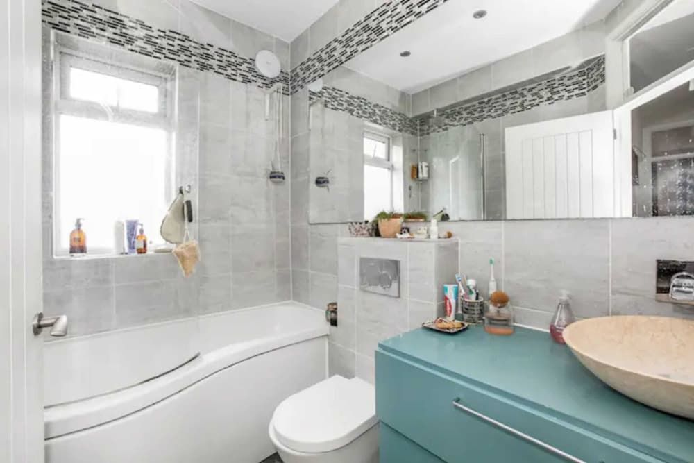 undefined Gorgeous Refurbished 2 Bedroom Apartment With Garden 8