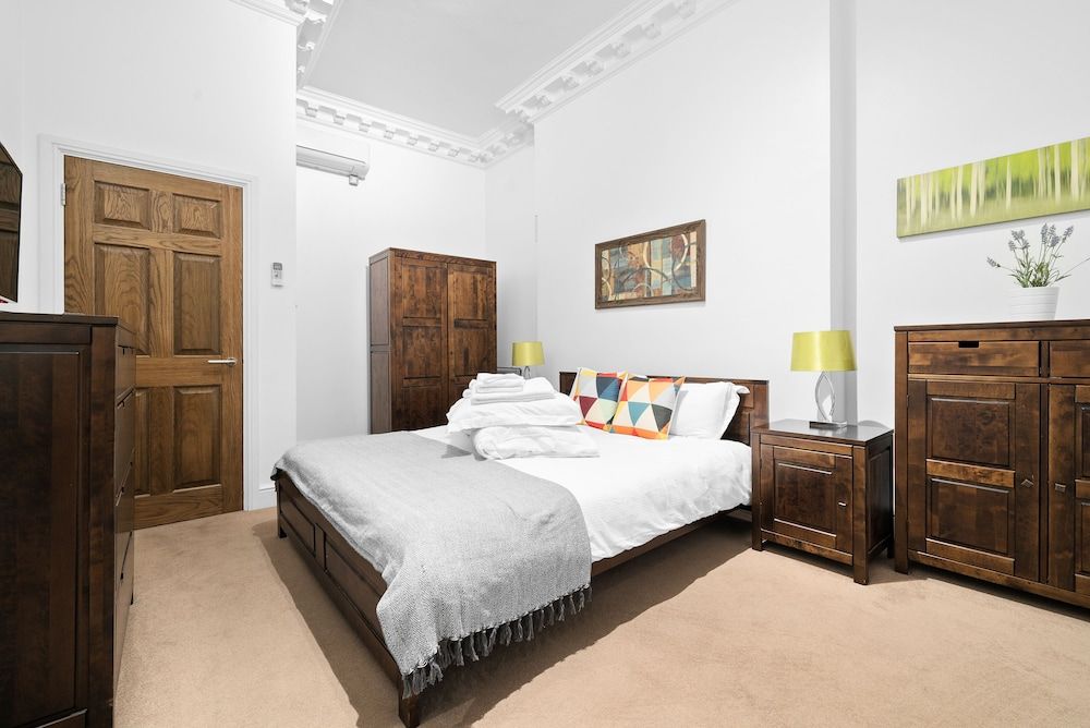 Apartment 1, 48 Bishopsgate