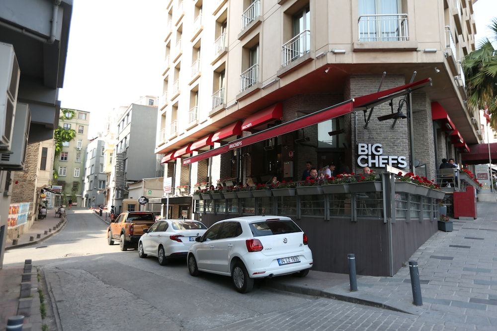 undefined Perazre Hotel 6