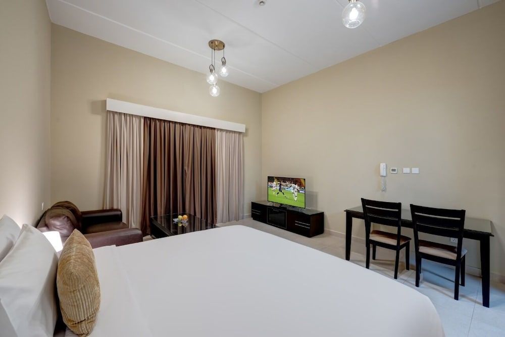 Grand Apartment, 2 Bedrooms, Corner
