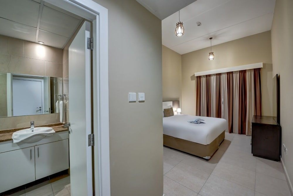 Grand Apartment, 2 Bedrooms, Corner
