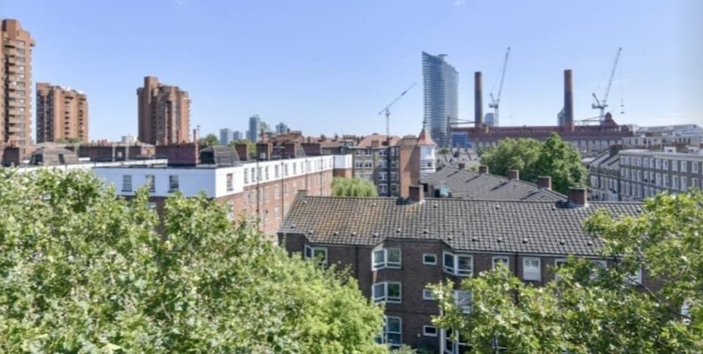 undefined Lux 1-bed Apt. With Balcony