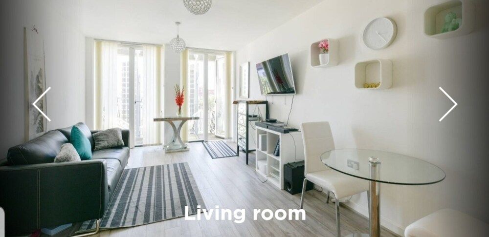 undefined Lux 1-bed Apt. With Balcony 7
