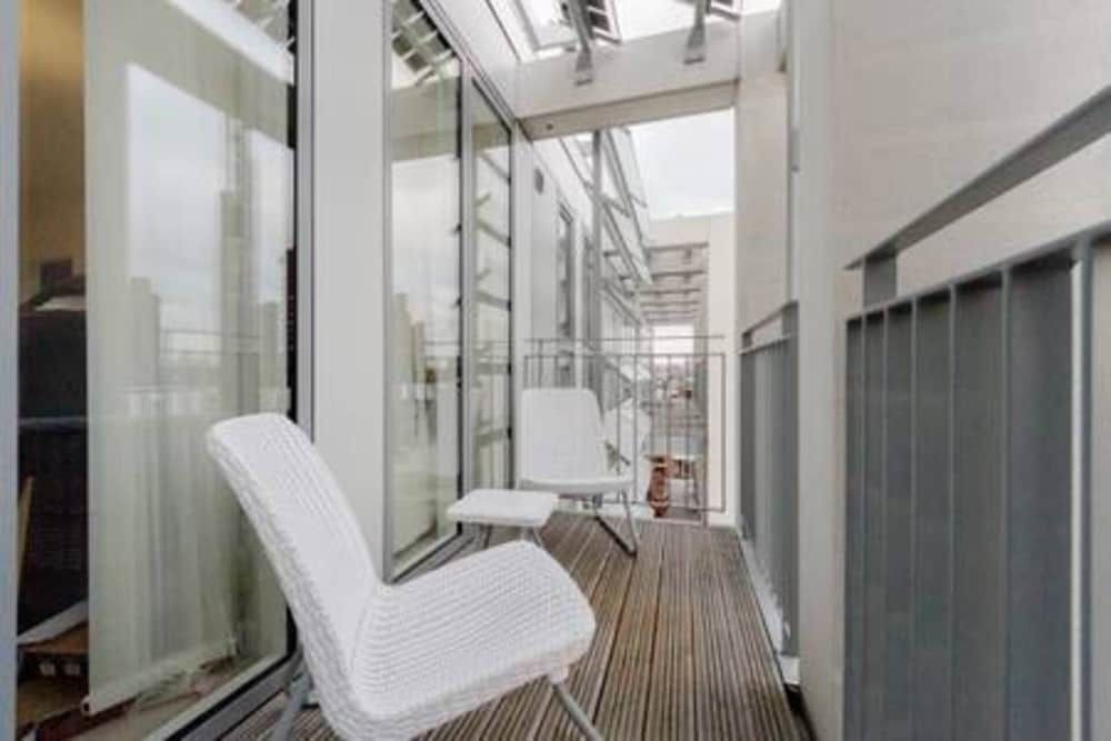 undefined Lux 1-bed Apt. With Balcony 10