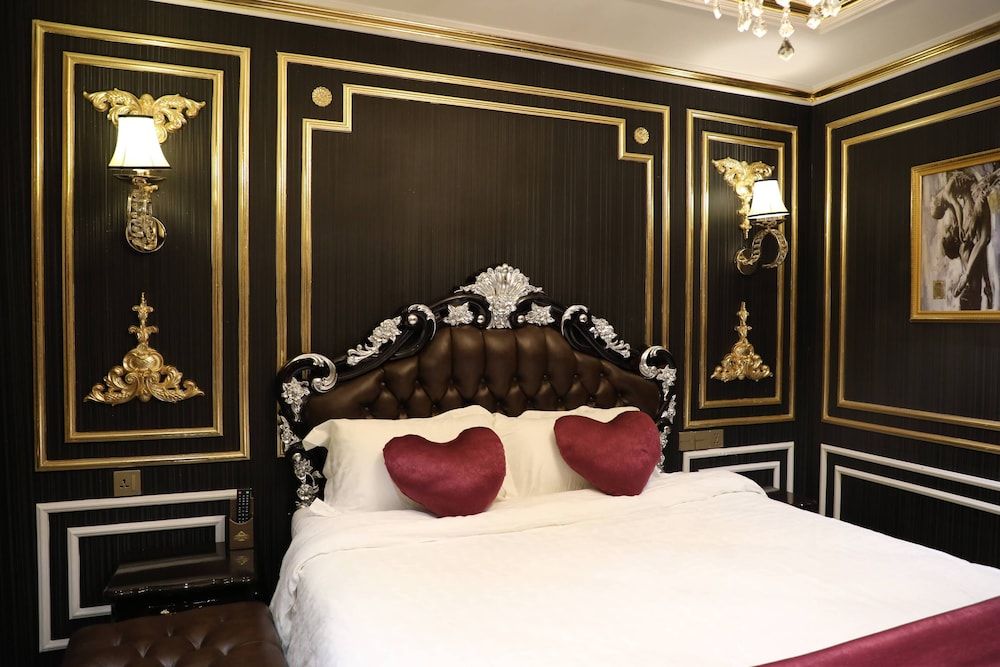 7S Hotel Enjoy 2 HCM Deluxe Double Room 3