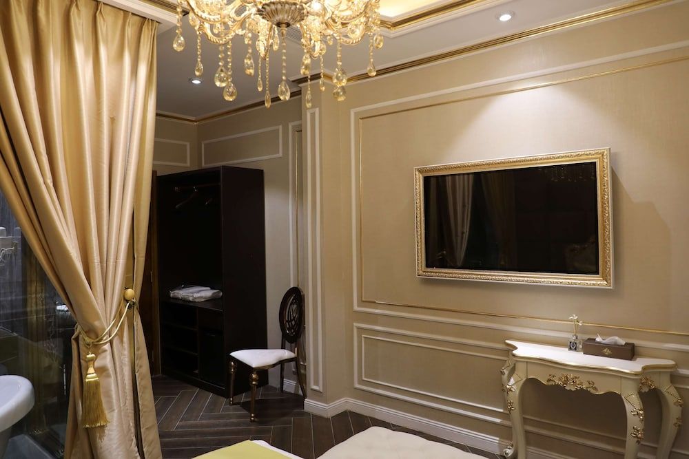 7S Hotel Enjoy 2 HCM Deluxe Double Room, 1 Queen Bed, Bathtub 5