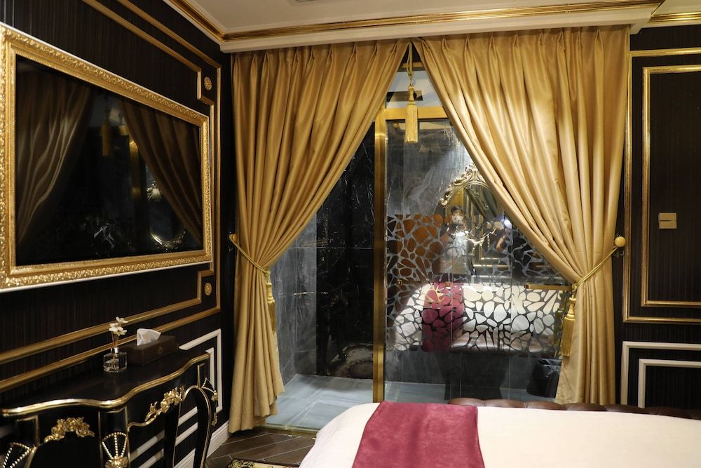 7S Hotel Enjoy 2 HCM Deluxe Double Room 4