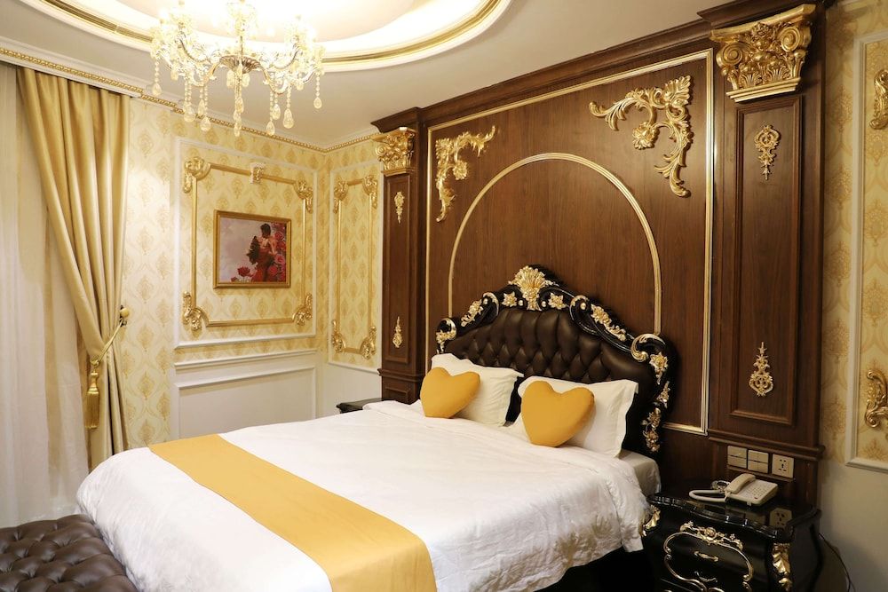 7S Hotel Enjoy 2 HCM Deluxe Double Room, 1 Queen Bed, Bathtub 2