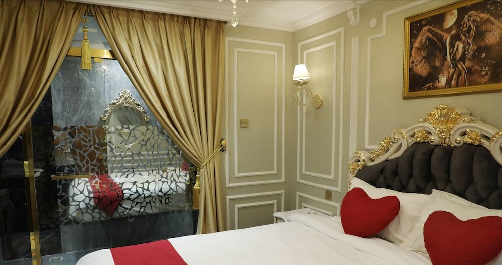 7S Hotel Enjoy 2 HCM Deluxe Double Room 6