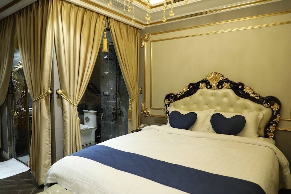 7S Hotel Enjoy 2 HCM Deluxe Double Room 5