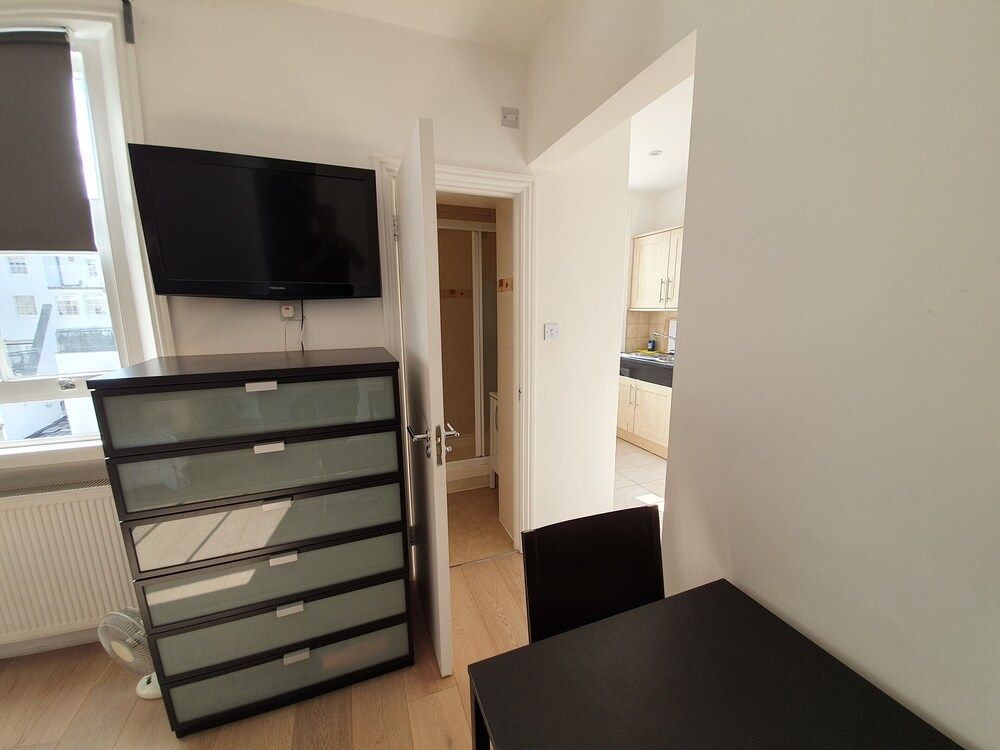 Studio Apartment in South Kensington 12 Studio 11