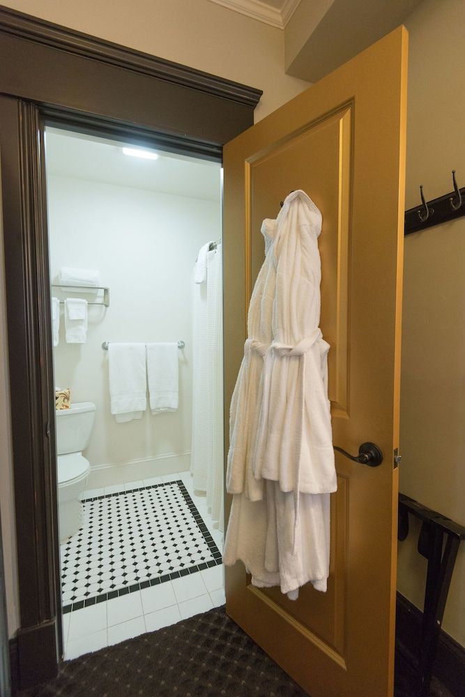 Camas Boutique Hotel 206 Mt. Rainier 3