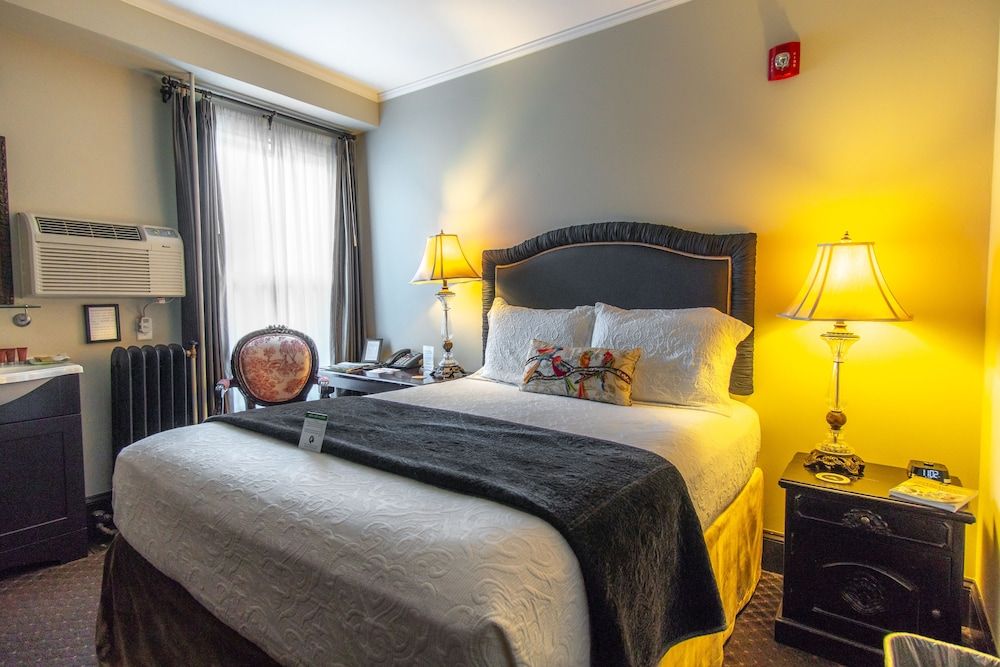 Camas Boutique Hotel 206 Mt. Rainier